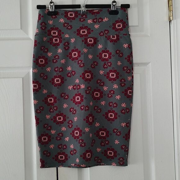 Lularoe  Cassie Abstract Pencil Skirt Sage, Pink, Red Sz XS NWOT - Picture 1 of 4